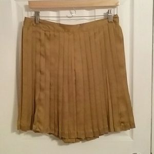 Mustard yellow pleated Gap skirt. Bow on back.